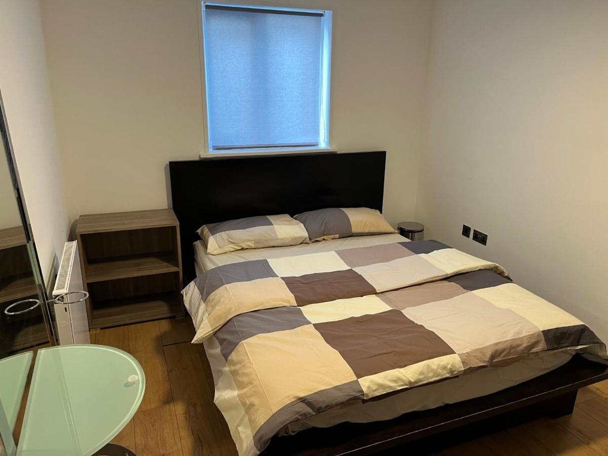 Three Bedroom House In Tooting By Star Apartments Londen Buitenkant foto
