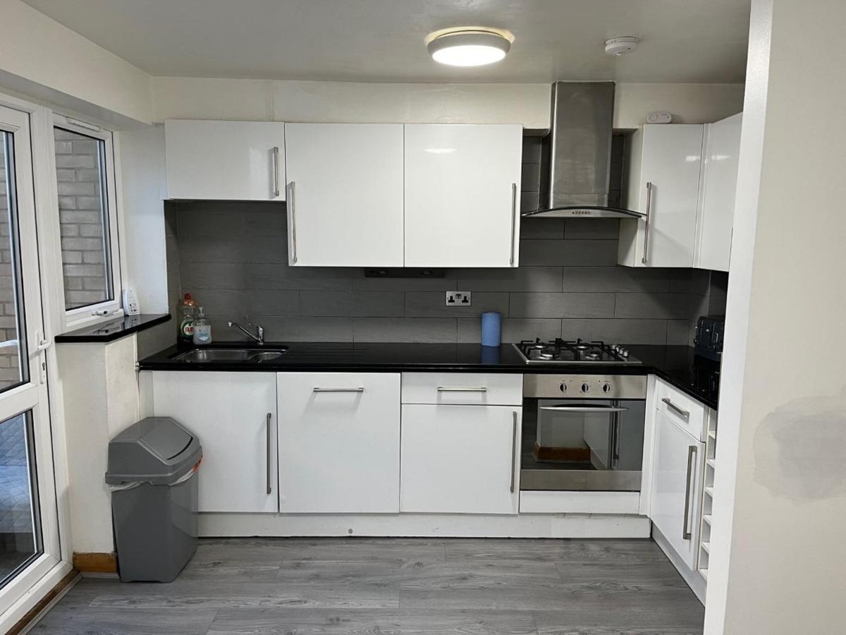 Three Bedroom House In Tooting By Star Apartments Londen Buitenkant foto