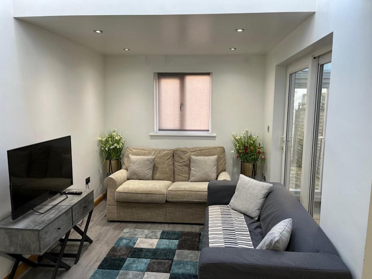 Three Bedroom House In Tooting By Star Apartments Londen Buitenkant foto